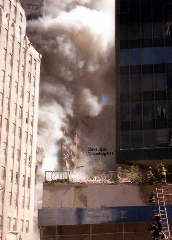 WTC 7 dopo il crollo del WTC 1