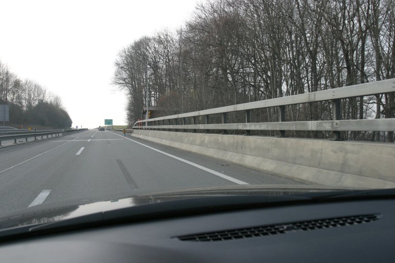 [foto di avvicinamento al presunto autovelox]
