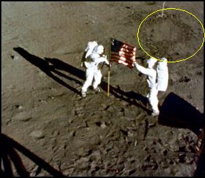 [tracce di ritocco negli archivi NASA]