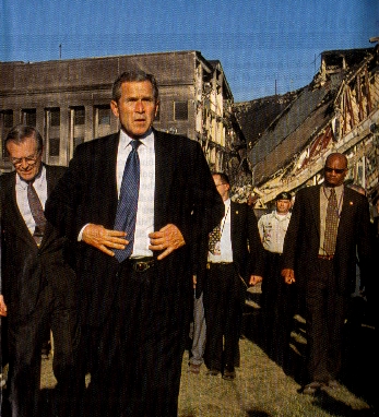 [foto di Bush sul prato davanti al Pentagono]